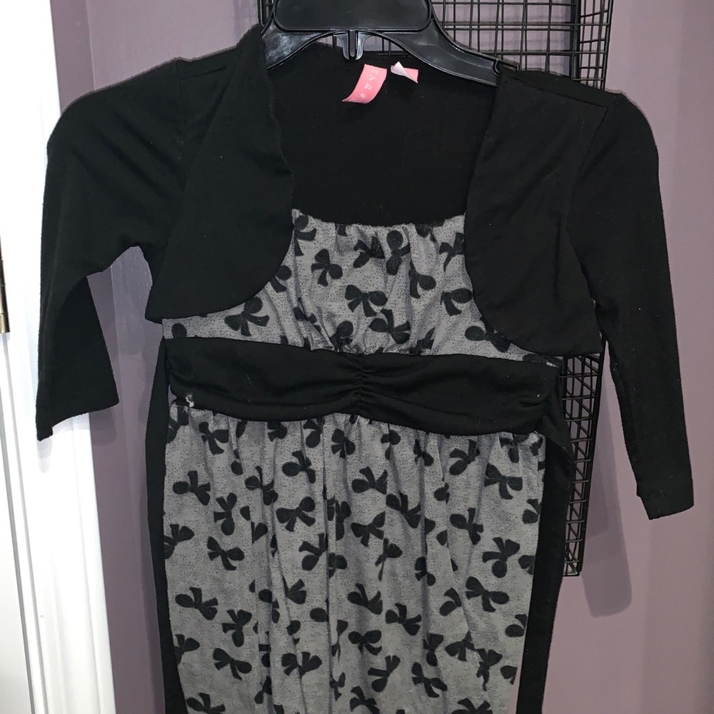 Girls dress.